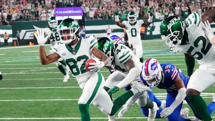 Xavier Gipson scores the game-winning touchdown on a punt return against the Bills.